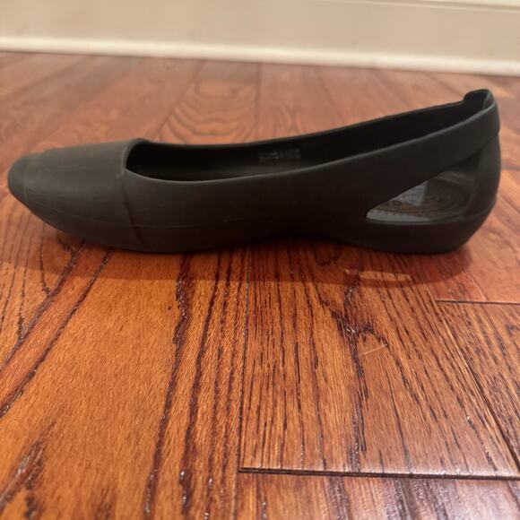 Crocs Iconic Comfort Kelli Black Ballerina Womens 8 Slip On Flat Bendable Shoes - Picture 3 of 16